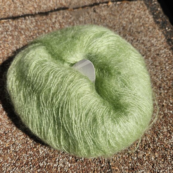 Madil Kid Seta 4 skeins pale celery green - Picture 2 of 6